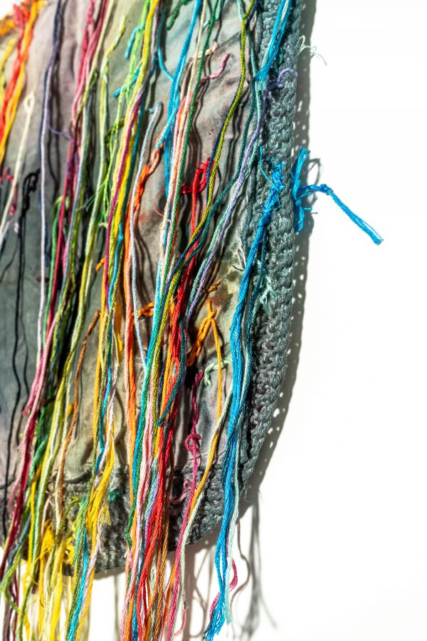 Non c’è confine #11 , 2024, tecnica mista su tovagliolo ricamato, cm 78×30